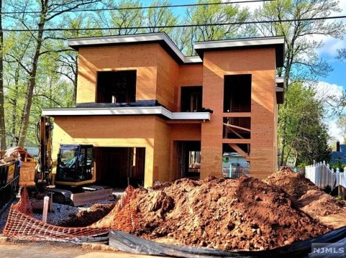 21 Day Ave, Tenafly, NJ 07670-1501