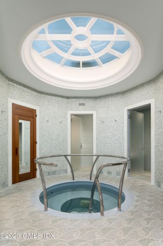 50 Dingletown Rd, Greenwich CT 06830-3539 exterior