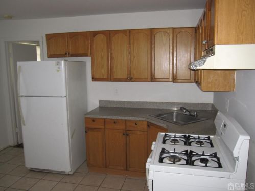 296 College Dr, Edison NJ 08817-5955 exterior