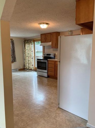 5 Foxcroft Rd, Enfield CT 06082-2430 exterior