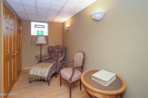 1602 Grand Ave, Kalamazoo MI 49006-4489 exterior