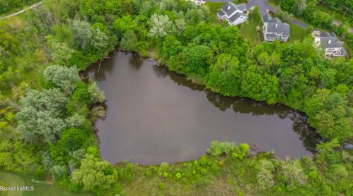 47 Fairwynds Dr, Lenox MA 01240-2729 exterior