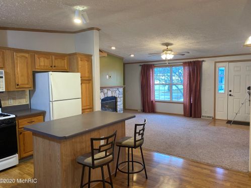 1893 Latas Ln, Meskegon MI 49442-6835 exterior