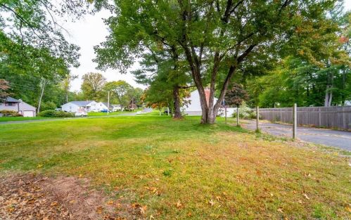 166 Giddings Ave, Windsor CT 06095-3744 exterior