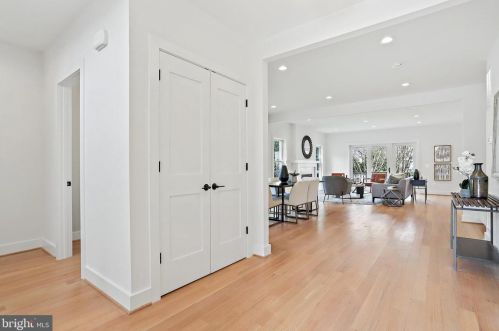 1005 17th St, Arlington, VA 22202-1603