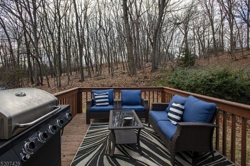 8 White Meadow Rd, Rockaway NJ  07866-1903 exterior