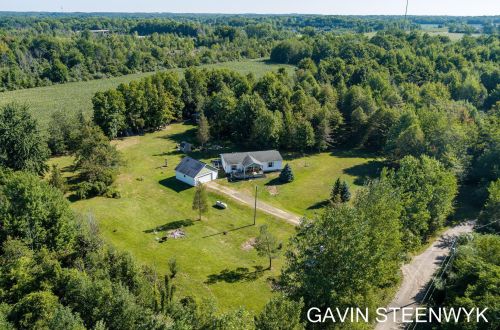 6953 Conklin Ln, Fennville, MI 49408-9795