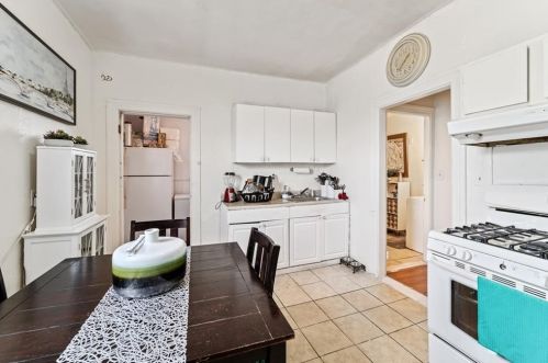 91 Peace St, Providence RI 02907-1550 exterior