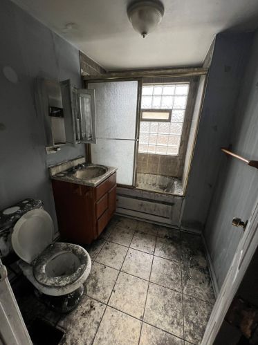 2728 76th St, Chicago IL  60649-4314 exterior