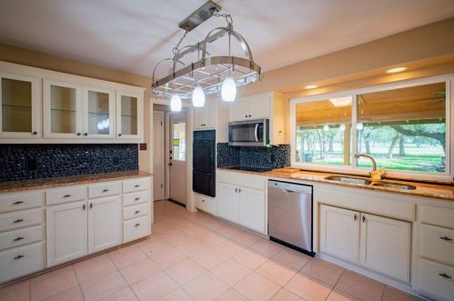 8806 Balcones Club Dr, Austin TX  78750-3006 exterior