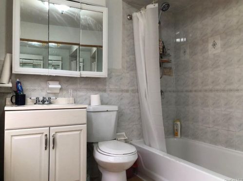 4028 Barnes Ave, Bronx NY 10466-4310 exterior