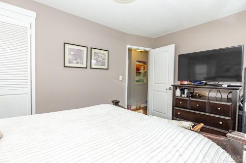 142 Bedford Ave, Iselin NJ 08830-2455 exterior