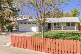 1637 Baywood Ln, Davis, CA 95618-1404