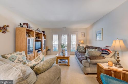 24 Fireside Cir, Columbus NJ 08022-1016 exterior