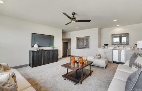 1305 Fawnvalley Dr, Saint Louis MO 63131-4221 exterior