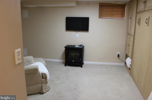 1735 Cameron St, Alexandria VA  22314-2706 exterior