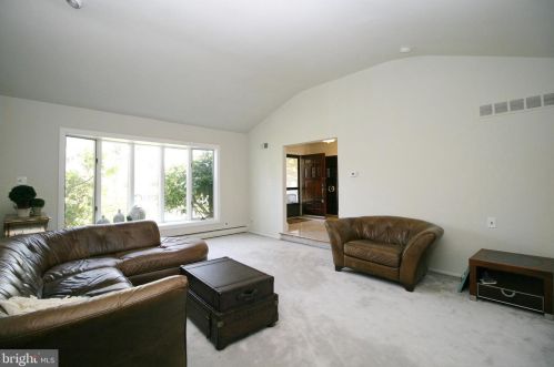 1078 Corn Crib Dr, Huntingdon Valley PA 19006-3306 exterior