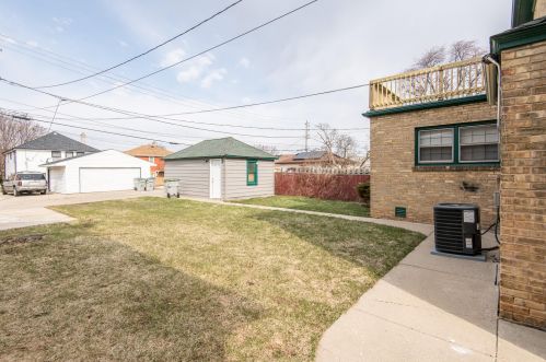 4243 18th St, Milwaukee, WI 53209-6825