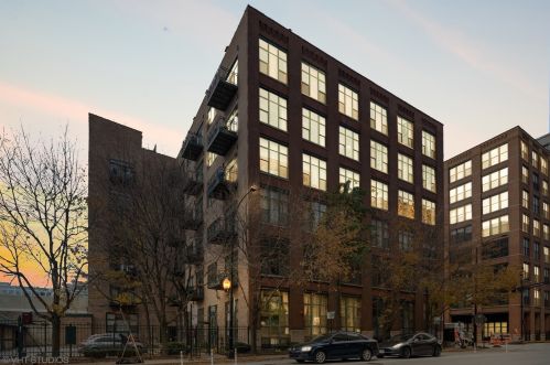 701 Jackson Blvd, Chicago IL  60661-5414 exterior