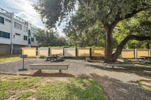 4801 Congress Ave, Austin TX  78745-2304 exterior