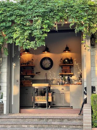 36 Portland Pl, Saint Louis MO 63108-1242 exterior