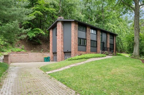 2302 Marbury Rd, Pittsburgh PA  15221-3670 exterior