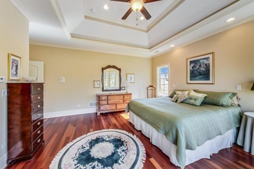 642 Euclid Ave, Elmhurst IL 60126-4338 exterior