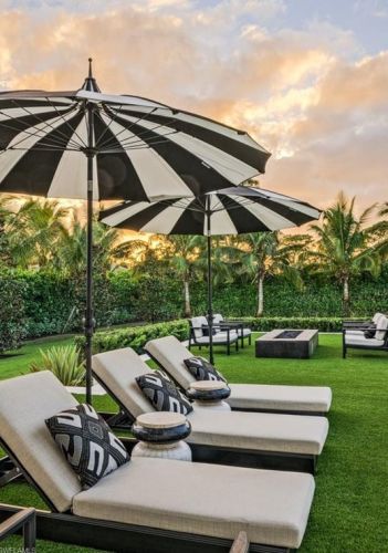 185 Cajeput Dr, Naples FL 34108-2611 exterior