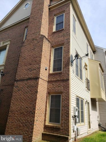 6612 Thurlton Dr, Alexandria VA  22315-2649 exterior