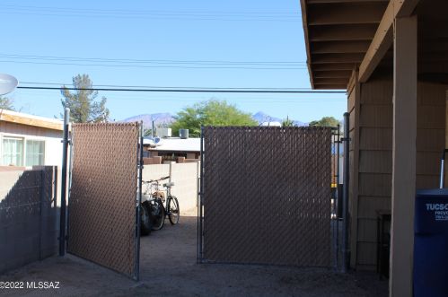8011 Julia St, Tucson AZ 85710-4821 exterior