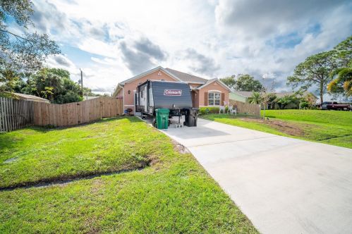 1118 Sarto Ln, Fort Pierce FL 34953-2655 exterior