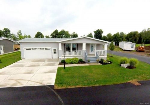 4537 Leytonstone Ave, Clarence NY  14031-2626 exterior