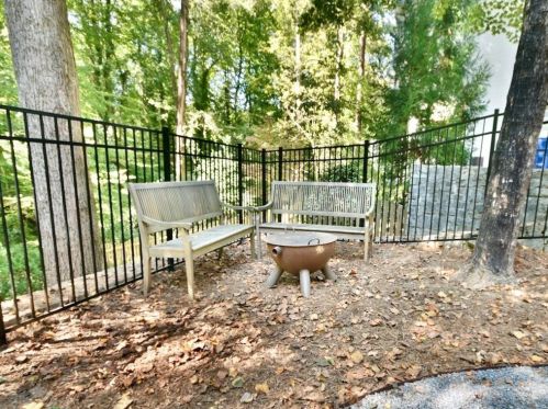 4152 Club Dr, Atlanta GA 30319-1116 exterior