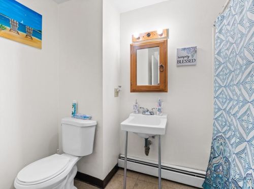 62 Jeffers St, Woonsocket RI 02895-4217 exterior