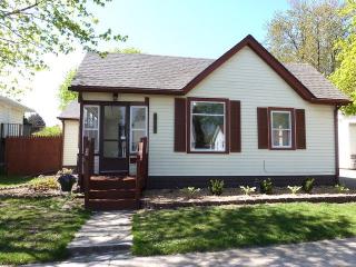 918 Spruce St, Aurora IL  60506-3746 exterior