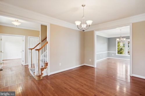 10813 Maplecrest Ln, Rockville MD  20854-6376 exterior