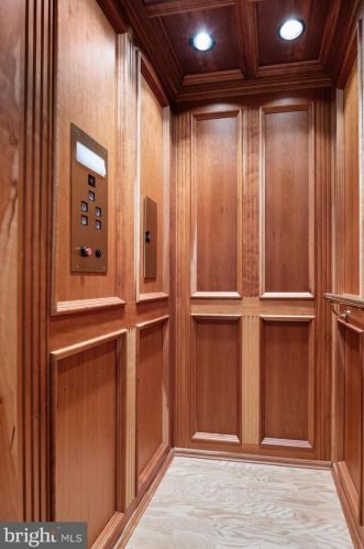 124 Bainbridge St, Philadelphia PA 19147-1866 exterior