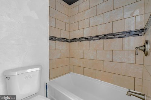 1003 Ironside Rd, Camden NJ 08104-2844 exterior