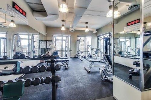 2 Erie St, Chicago IL  60611-2724 exterior