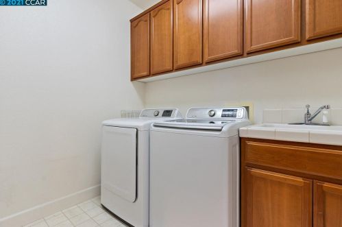 1230 Mountain Side Ct, Concord CA 94521-5508 exterior