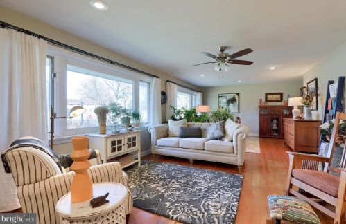 306 Blf Vw Dr, Lancaster PA 17601-4136 exterior