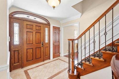 2587 Rossmoor Dr, Pittsburgh, PA 15241-2581