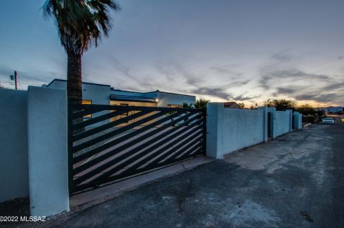 2110 Grant Rd, Tucson AZ  85719-3411 exterior