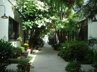 830 Dekalb Ave, Atlanta, GA 30307-2525