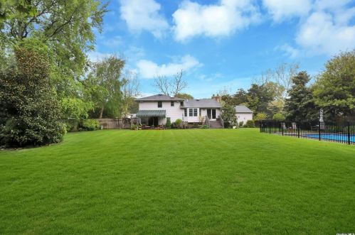 6 Cason Dr, Commack NY 11725-1909 exterior