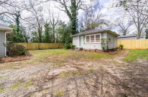 1831 Lyle Ave, Atlanta GA  30337-1204 exterior