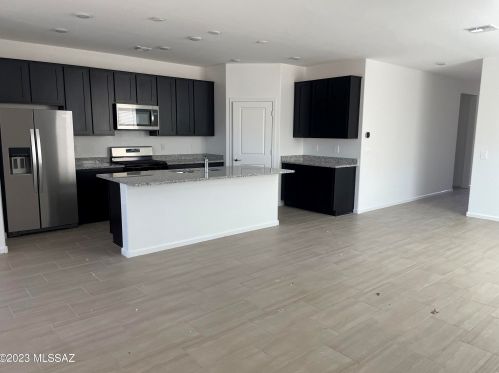 3132 Dasylirion Dr, Tucson, AZ 85745-1216