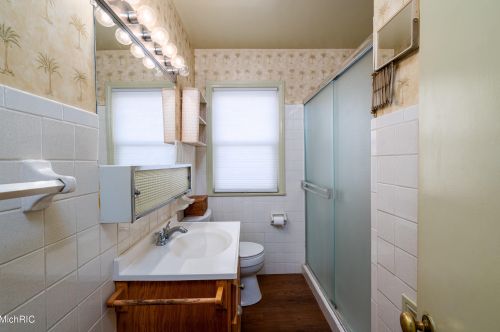 1423 Parkhurst Ave, Grand Rapids MI 49504-2646 exterior