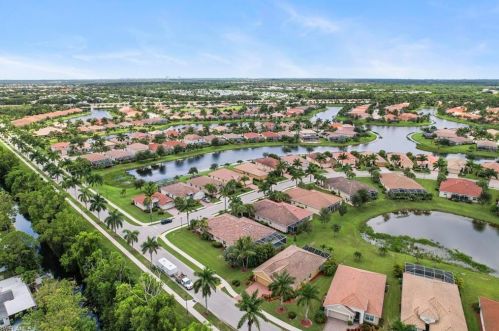 14598 Grapevine Dr, Naples FL 34114-8664 exterior