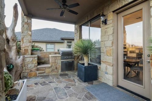 217 Emerald Rdg Dr, Austin TX 78732-1234 exterior